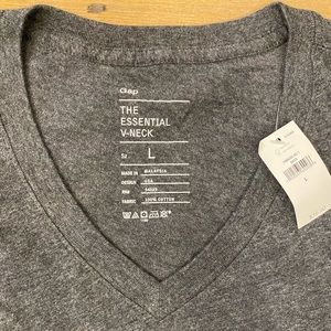 GAP V-Neck Tee NWT